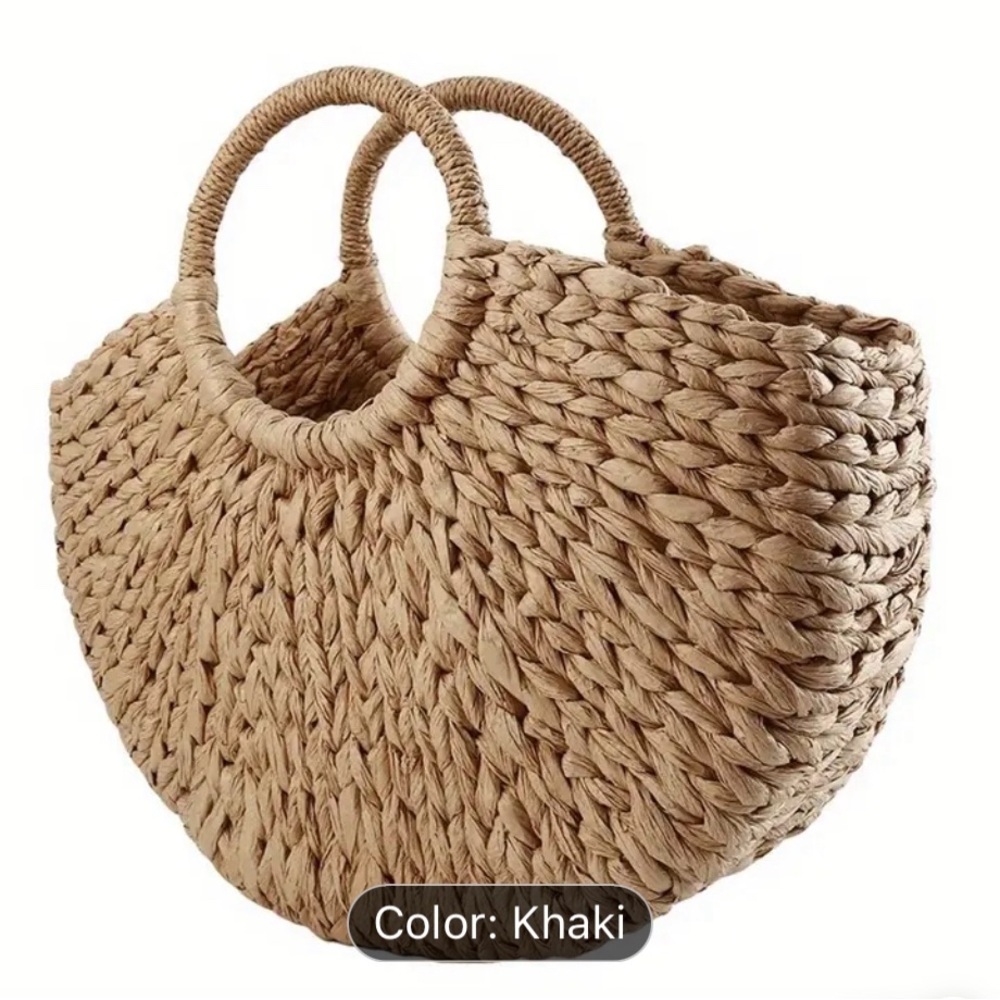 Lovely half circle straw purse bag. Perfect size.